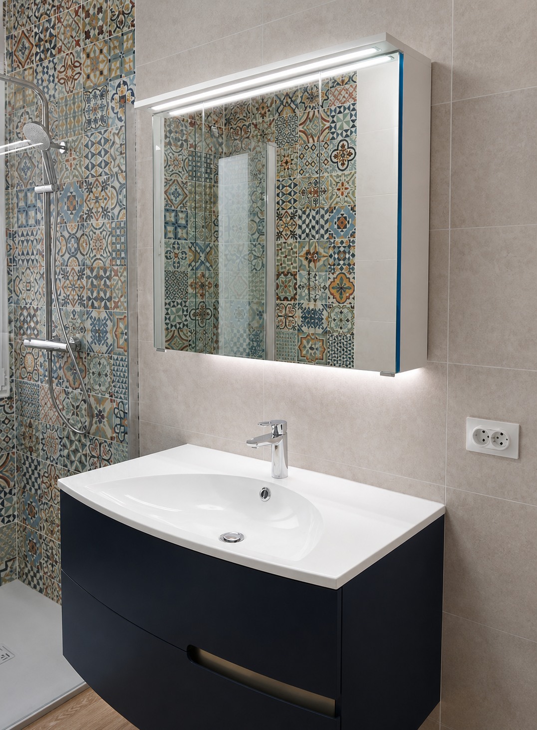 Meuble vasque et miroir lumineux
